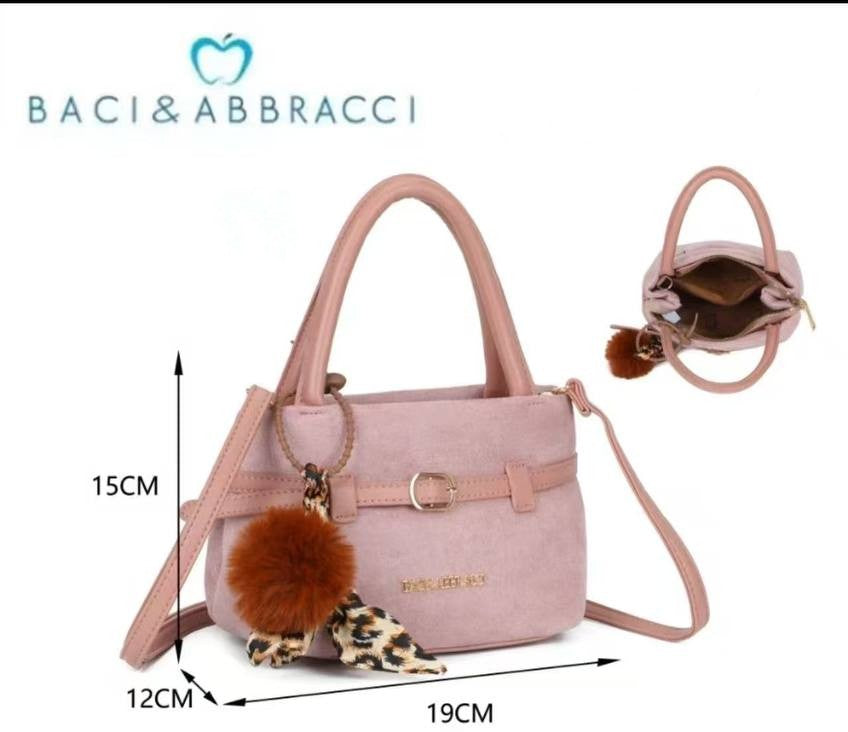 Borsa Baci & Abbracci: il dettaglio che completa il tuo look